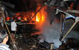 Chợ huyện tại Gia Lai bị lửa thiêu rụi giữa đêm