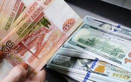Đồng ruble của Nga tiếp tục mất giá mạnh do giá dầu giảm