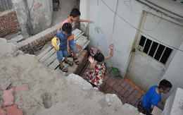 Chuyện lạ: Nhà biến thành hầm chui trên đường 2 tỷ đồng/m ở Hà Nội