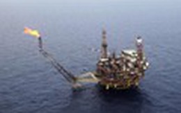 Giá dầu bùng nổ sau tuyên bố hợp tác của Nga