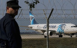 Clip không tặc thả hành khách khỏi máy bay Ai Cập