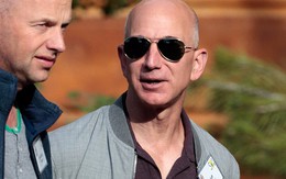 CEO Amazon Jeff Bezos vượt mặt Warren Buffett trở thành người giàu thứ 3 thế giới