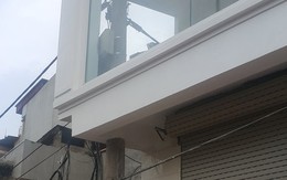 Đề nghị kiểm tra nhà 4 tầng "nuốt” cột điện tại Hà Nội