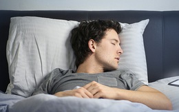 Kể cả có tắt nguồn, để smartphone trong phòng ngủ vẫn gây ra tác hại khôn lường