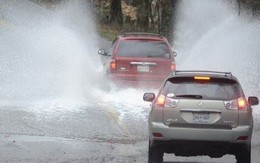 Cách xử lý các tình huống khi lái xe trong mùa mưa
