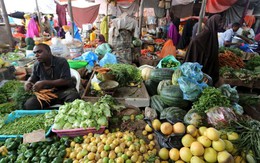 Người bán rau ở Somalia không nhận tiền mặt nữa