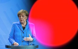The Telegraph: Bà Merkel đẩy nền kinh tế châu Âu vào hỗn loạn