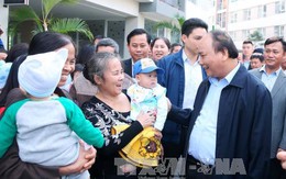 Thủ tướng Nguyễn Xuân Phúc thăm cư dân nhà ở xã hội Đặng Xá