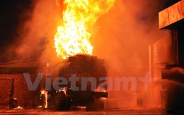 Cháy xe bồn chở xăng dầu, ngọn lửa bao trùm toàn bộ xe