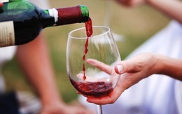 12 lý do bạn nên uống một ly rượu vang mỗi ngày
