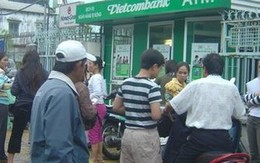 Vietcombank khóa thẻ ATM để bảo vệ chủ thẻ