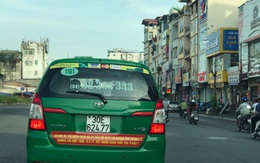 Thất thế trong cuộc cạnh tranh, taxi truyền thống đối đầu Uber, Grab bằng "lòng yêu nước"