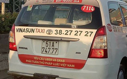 Vinasun cùng hàng loạt taxi truyền thống đồng loạt dán khẩu hiệu đối đầu Uber, Grab