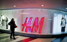 Bị Zara dẫn trước, H&M chứng kiến giá cổ phiếu giảm mạnh nhất 16 năm