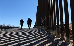 Nhà Trắng muốn áp thuế 20% đối với hàng hóa Mexico để lấy tiền xây tường ngăn biên giới