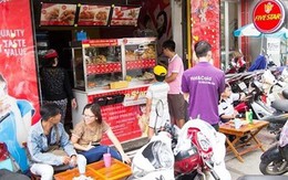 Đại gia ngoại tấn công món ăn đường phố Việt