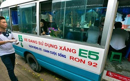 Hàng phở bò trên ô tô phố trung tâm hút khách sau chiến dịch giành vỉa hè ở Hà Nội