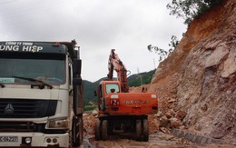 Sau mưa lớn kéo dài, sạt lở nghiêm trọng trên quốc lộ ở Quảng Ninh