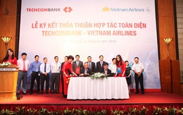 Techcombank chưa "chốt lời" được cổ phiếu Vietnam Airlines, tiếp tục đăng ký bán ra