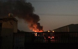 Cháy ở khu Công nghiệp Phố Nối A: Hơn 5 tiếng đồng hồ vẫn chưa dập được lửa