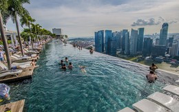 Choáng ngợp với khung cảnh từ hồ bơi trên không dài nhất thế giới ở Singapore