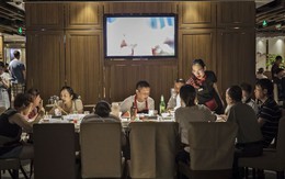 Hành trình từ gã thợ hàn nhà quê đến tỷ phú lẩu cay nổi tiếng nhất Trung Quốc và giá trị của chữ Nhân trong kinh doanh nhà hàng