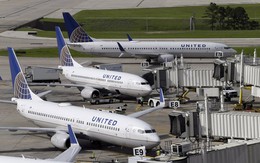 Sự cố đánh khách của United Airlines làm công ty mẹ thiệt hại nặng