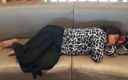Cư dân mạng phát sốt với bức ảnh bộ trưởng ngủ trong phòng chờ sân bay