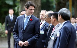Ảnh: Thủ tướng Canada Justin Trudeau thăm nhà sàn Bác Hồ