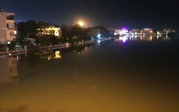 Video: Nước sông Châu Giang tràn bờ kè, nhiều nhà dân ở Hà Nam bị ngập