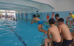 Lớp phổ cập bơi miễn phí ở quận Cầu Giấy và bài toán tỷ lệ tử vong do đuối nước cực cao ở Việt Nam