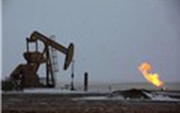 Giá dầu vượt mốc 60 USD lần đầu trong vòng hơn 2 năm