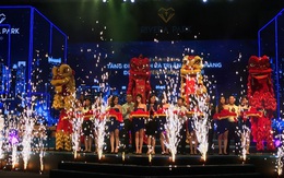 Khách hàng chen chân chiêm ngưỡng căn hộ tầng điển hình đẹp mãn nhãn tại Dự án Rivera Park Hà Nội