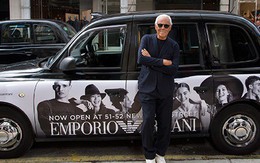 Xe Emporio Armani của ông Giorgio Armani bất ngờ xuất hiện tại Tràng Tiền Plaza