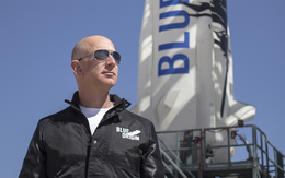 Không chỉ đầu tư vào bất động sản, chạy đua vũ trụ, Jeff Bezos còn tiêu tiền vào du lịch và những thú vui xa xỉ