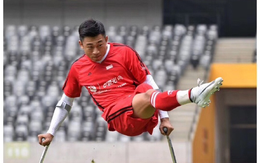 Chàng trai mất một chân do ung thư vẫn chống nạng đá bóng cực khéo, trở thành hiện tượng Internet ở Trung Quốc