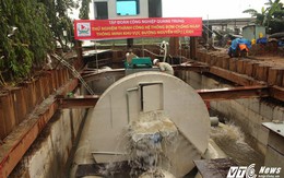 Chỉ 13 phút, tuyến đường ngập nặng ở Sài Gòn được máy bơm 'thần tốc' hút hết sạch nước