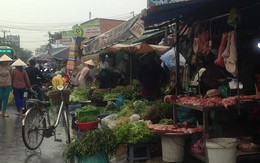 Rau quả ở chợ truyền thống TPHCM 'ế ẩm' trước bão