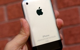 10 năm trước, iPhone lần đầu tiên về Việt Nam với giá nghìn đô nhưng... không dùng được