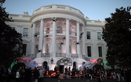 Nhà Trắng trở nên “ma mị” trong đêm Halloween