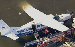 Máy bay hạ cánh xuống sông, nhiều hành khách thoát chết