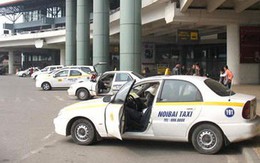 Bộ Giao thông yêu cầu sân bay Nội Bài sửa quy định niên hạn taxi