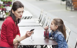 5 lầm tưởng của bố mẹ về tác hại của các thiết bị điện tử đến trẻ nhỏ