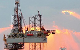 “Bầm dập” bởi giá dầu giảm, các công ty Mỹ giảm hoạt động khai thác?