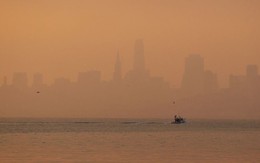 San Francisco chìm trong khói mù ô nhiễm, bầu trời chuyển màu