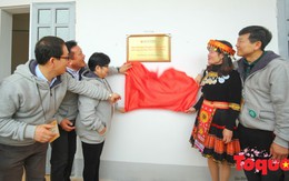 “Ấm lòng” món quà Bảo hiểm Bưu điện cùng Quỹ Dongbu tặng học trò vùng cao