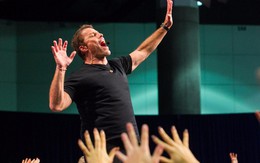 Tony Robbins: Tôi sẽ tiết lộ cho bạn bí quyết hạnh phúc chỉ trong một từ