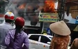 Hỏa hoạn thiêu rụi 3 căn nhà gần cảnh sát phòng cháy chữa cháy