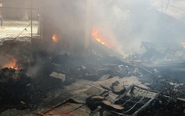 Chùm ảnh: Hiện trường tan hoang sau đám cháy lớn tại chợ Tân Thanh