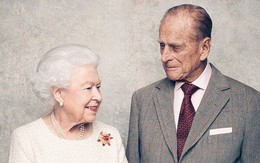 Dù 70 năm trôi qua, Nữ hoàng Elizabeth và Hoàng thân Philip vẫn hạnh phúc trong bộ ảnh kỷ niệm ngày cưới